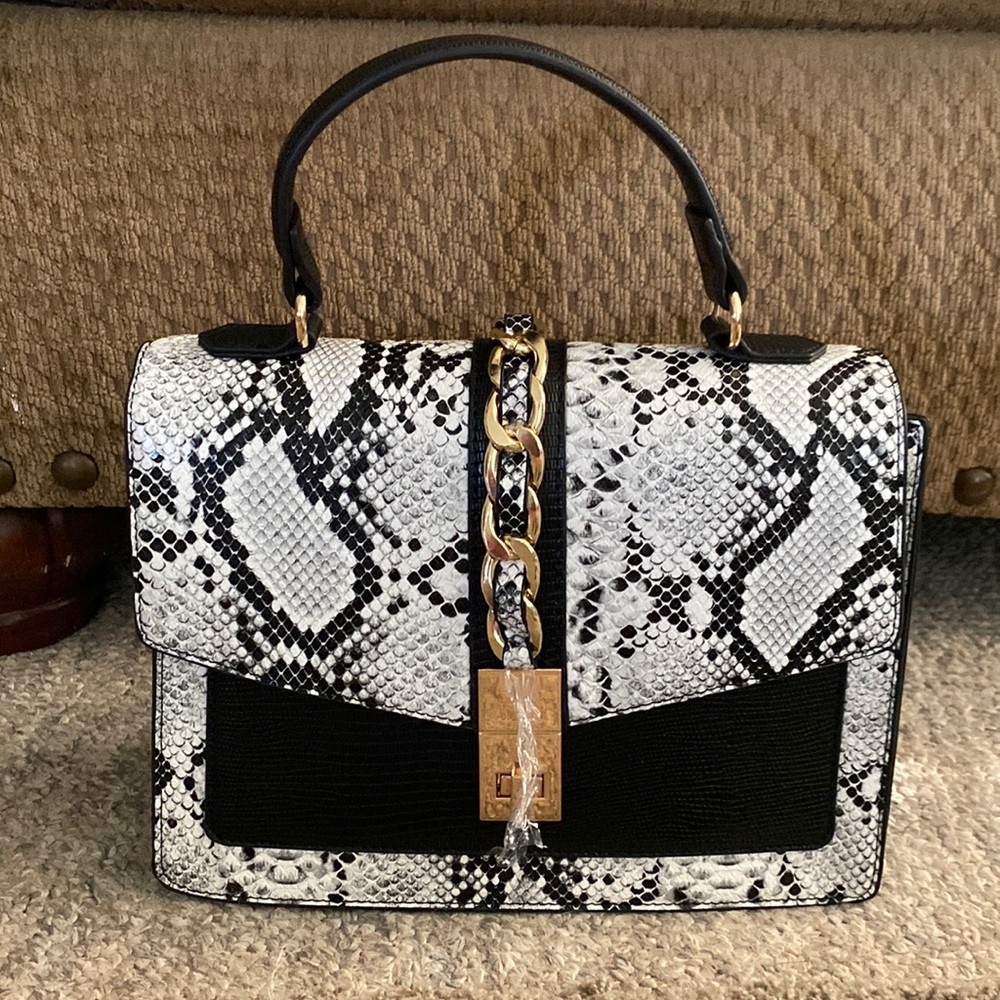 New Aldo purse with tags….. a snake print bag with a hand and crossbody strap
